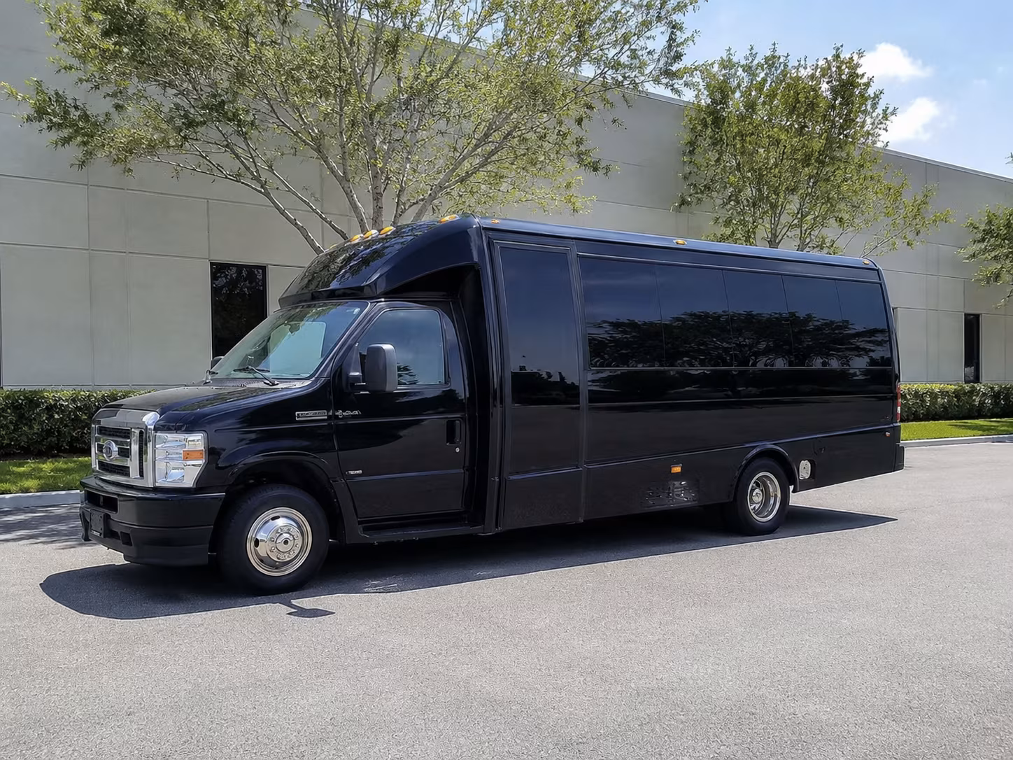 minibus rentals for asheville s mountain venue roads